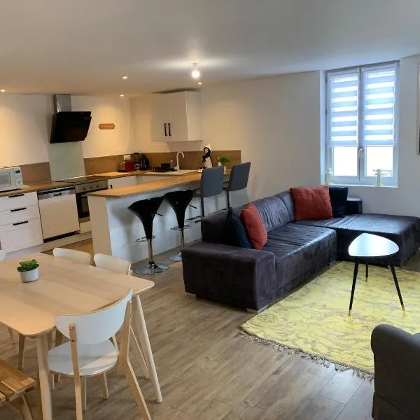 Bel Appartement Climatisé au cœur du village, hotel in Saint-Aubin
