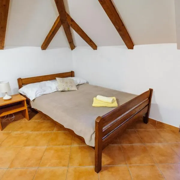 Apartments & rooms Lucie, hotel Posedarjéban