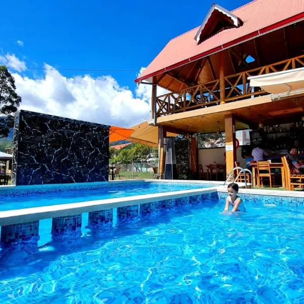 Hospedajes & Cabañas Tunki Lodge, hotel sa Oxapampa