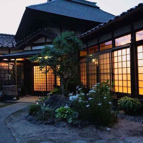 An old house with a fire pit for rent Guesthouse Yukarian - Vacation STAY 87627v, hotel v destinaci Egita