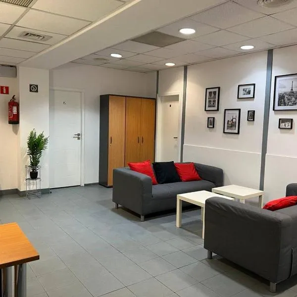 Aleja "Solidarności", hotel ve Varšavě