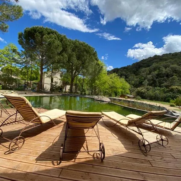 L'Etang Des Cigales, hotel v destinaci Uchaux