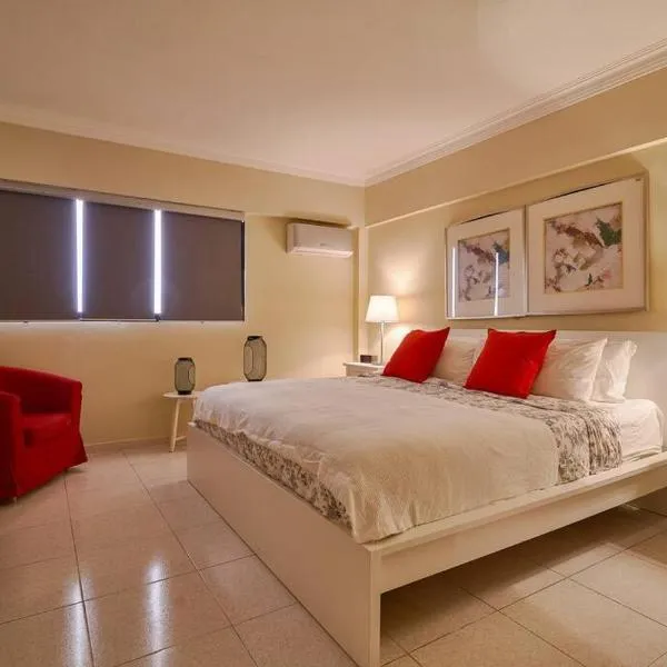 Escape 4BR Penthouse Close to Blue Mall 7&8FLR with Private Rooftop OutdoorTerrace, hotel v destinaci Santo Domingo