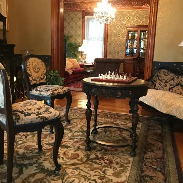 The Nauvoo Grand Bed & Breakfast, hotel in Fort Madison