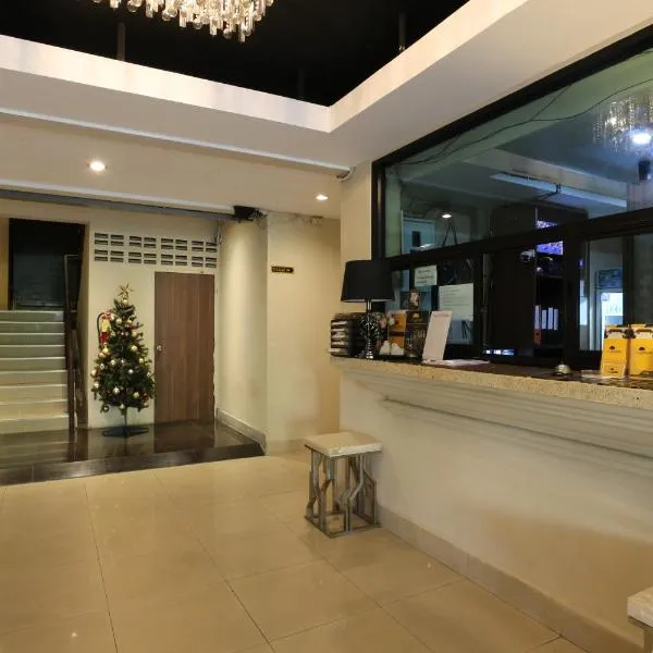 HTel Resort, hotel em Bang Kew Yai