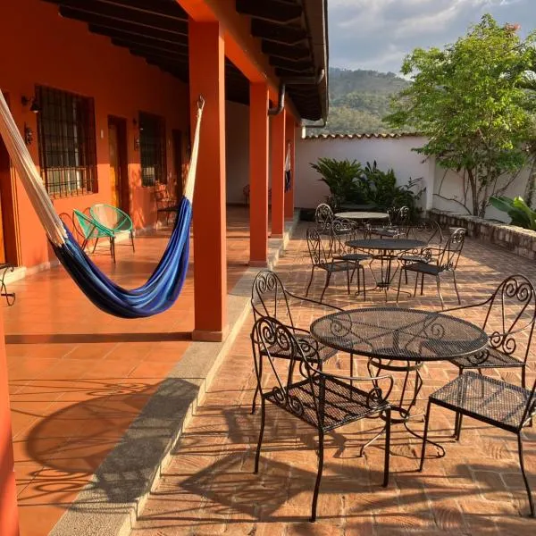 La Casa de Cafe Bed and Breakfast, hótel í Copán