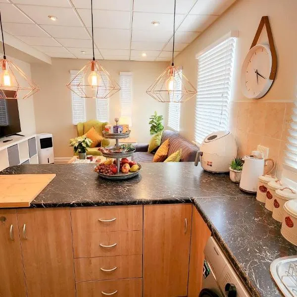 The Lazy Expat - Paarl - Self Catering Apartment, hotel in Paarl
