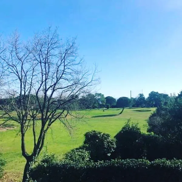 CasaBuca8 Arenzano Pineta-vista sul golf-tranquillo-verde-balcone-lussuoso e spazioso-renovato, hotel in Arenzano