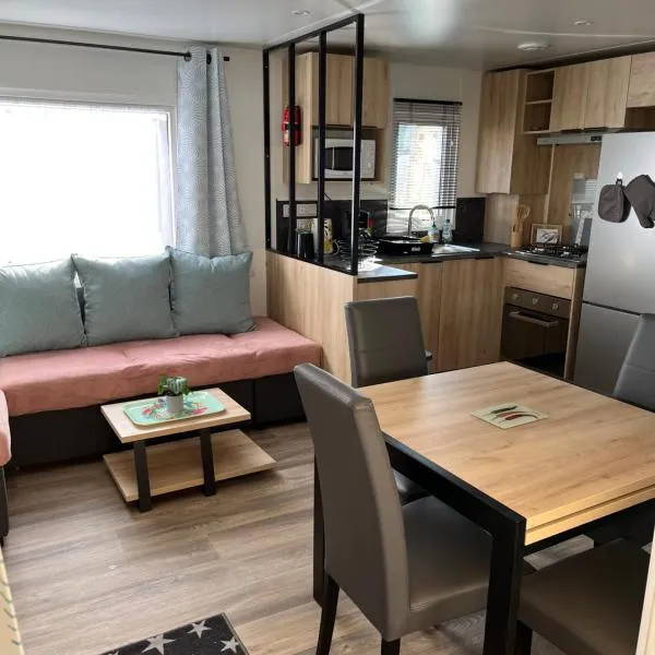 Mobilhome bora bora, hotel v destinaci Pont-Aven
