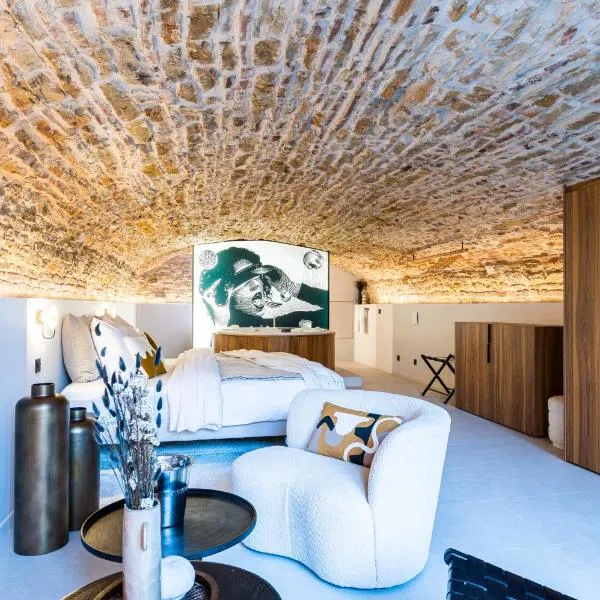 Legend Majestic SPA - Insolite & Unique - Champagne - Parking privé, hotel in Bourg-en-Bresse