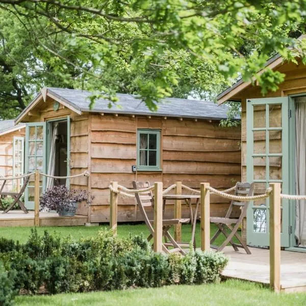 Toad Hall Lodges - Luxury Eco Lodges Near Southwold!, hotel in Wangford