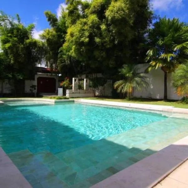 White Moon - Dream 5br Villa in Legian close to the Beach, hotel in Kuta