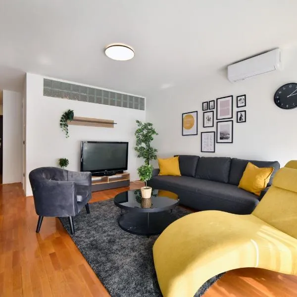 Lavir - Spacious 2BR Apartment with Parking، فندق في زغرب