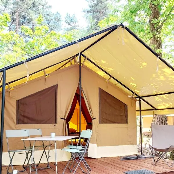 Camping ONLYCAMP LES PREMIERES VIGNES, hotell i Savigny-lès-Beaune