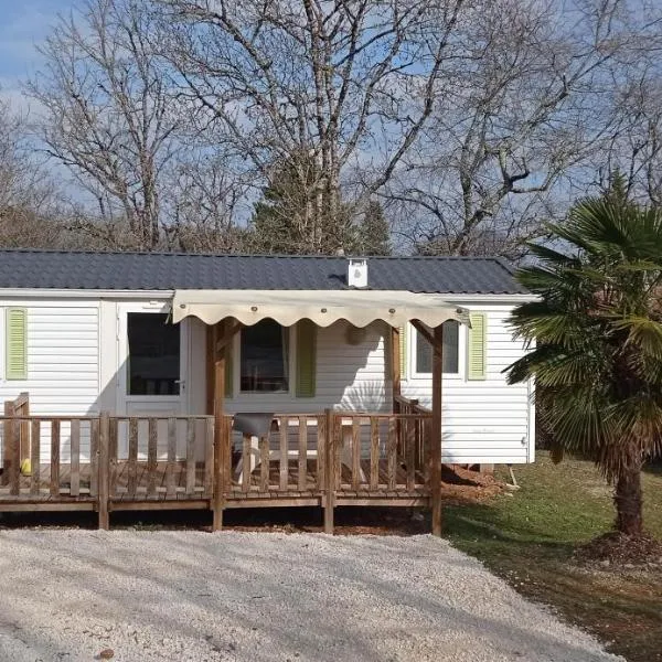 L'OLIVIER Mobil home 4 personnes CAMPING LE BEL AIR, ξενοδοχείο σε Limogne-en-Quercy