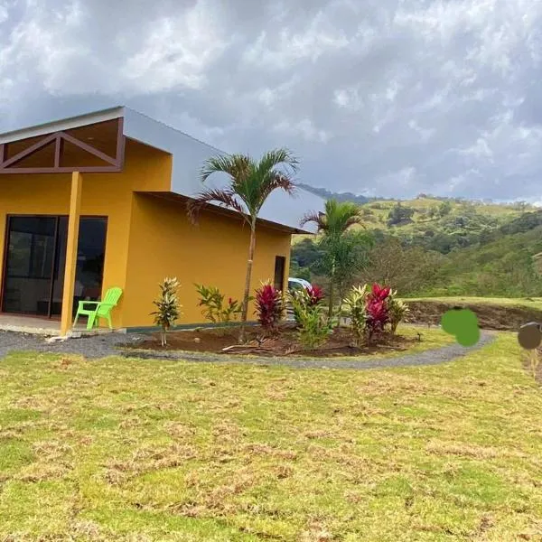 Vulkan Arenal Amazing View Lodge 4 WD, hotel di El Castillo de la Fortuna