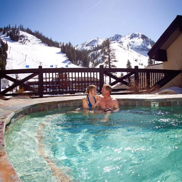 The Village at Palisades Tahoe, מלון באולימפיק ואלי