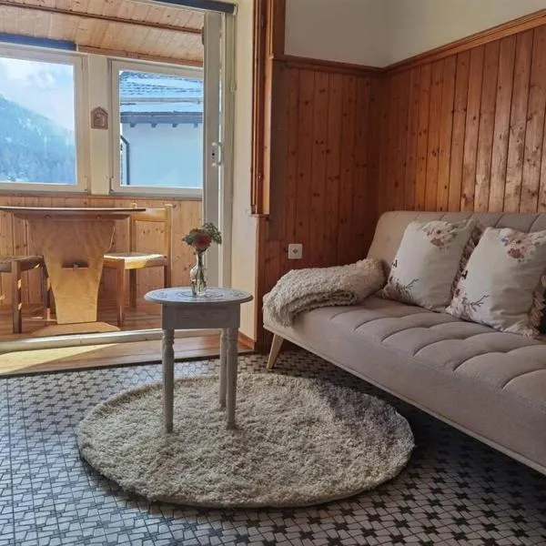1 Bedroom Apartment in Capolago, hotel v destinaci Maloja
