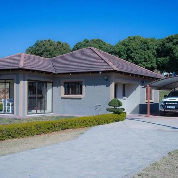 Rovy Villas Luxurious Chalet, хотел в Нелсприт