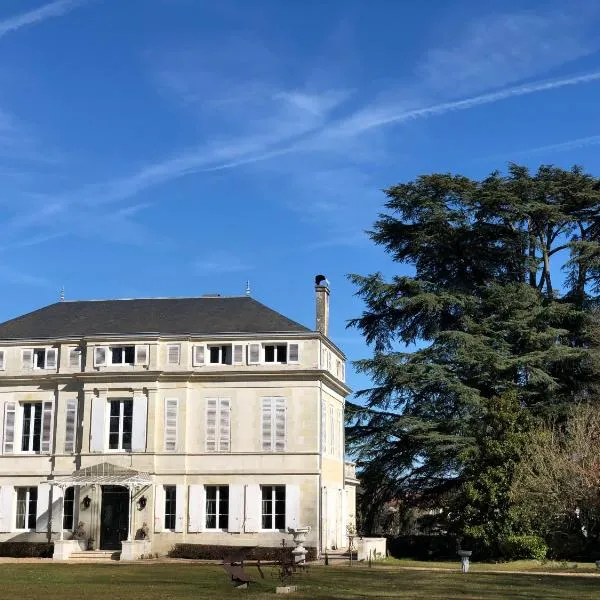 La maison au cèdre, hotel en Saint-Astier