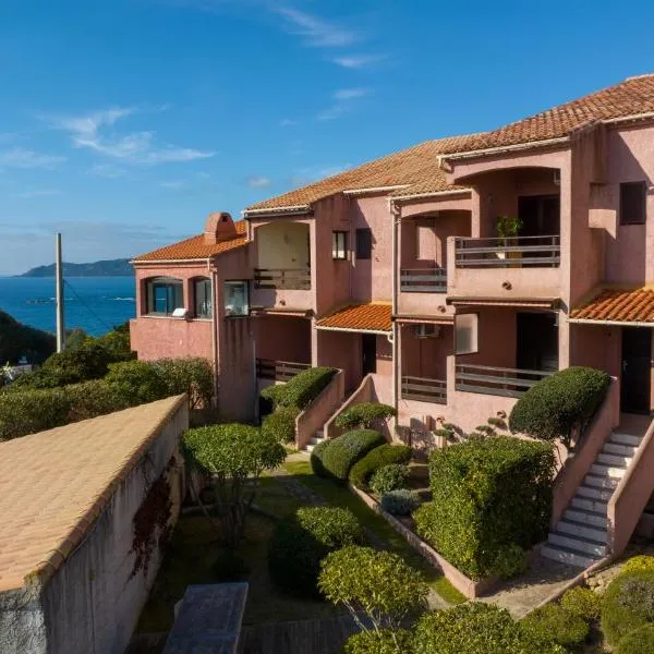 La Punta Geronimi, hotel din Porto Pollo