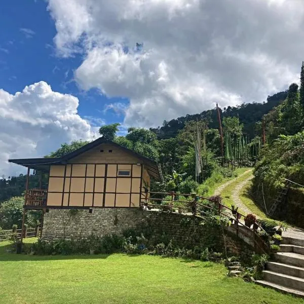 Phamlhakhang Ecohomestay, hotel in Dentam