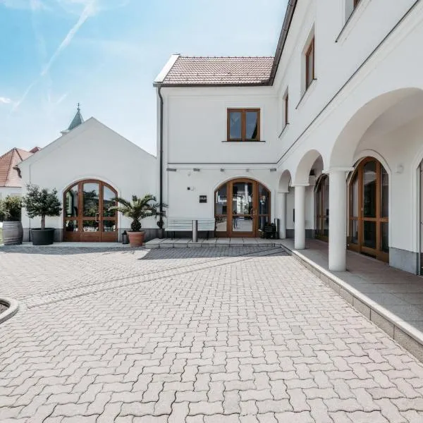 Weingut & Gästehaus zum Seeblick - Familie Sattler, hotelli kohteessa Jois