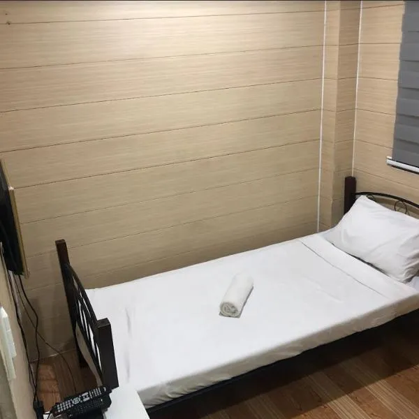 Maine City Residences Leveriza, отель в Маниле
