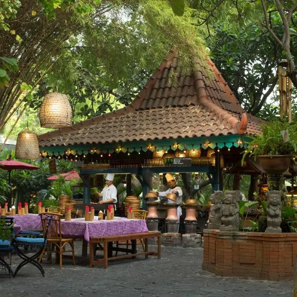 Bumi Surabaya City Resort, hótel í Surabaya