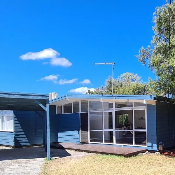 Beach Cottage. 100m to the beach 9minutes to Hot Springs. Pet Friendly, hotel in Capel Sound