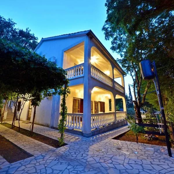 Apartments Karmelić, Hotel in Malinska