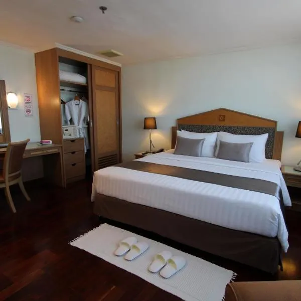 Grand Tower Inn Rama 6 - SHA Extra Plus, готель у місті Ban Lat Tanot