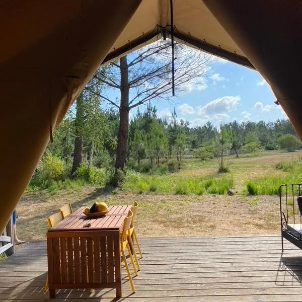 Camping la Kahute, tente lodge au coeur de la forêt, hotel di Carcans