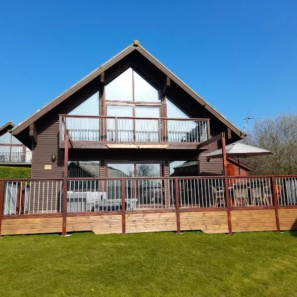 3 bed Lodge with EV point, hotel v destinaci Truro