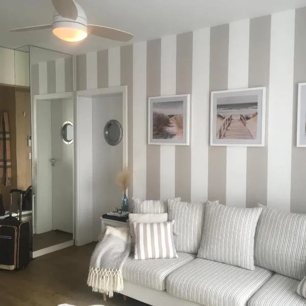 Apartament Marine Holiday Elbląg - winda -Parking w HALI GARAŻOWEJ -GRATIS -Business stays, hotel in Elblag