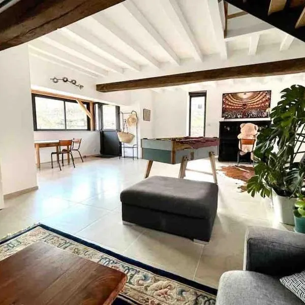 Le Pied du Loup - gîte proche Cluny au calme 6-7 personnes, hotel in Flagy