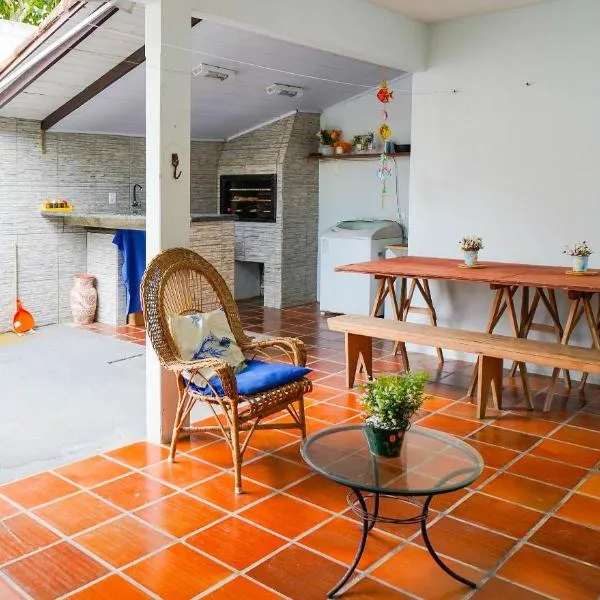 Fantástica casa apenas 300m do mar em Piçarras, khách sạn ở Piçarras