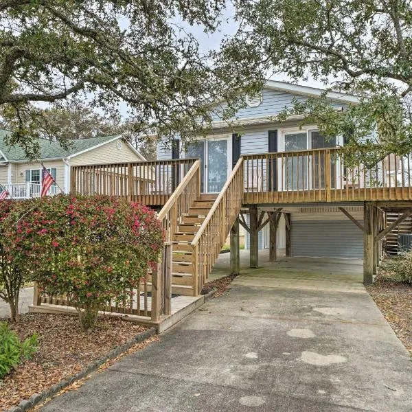 Cozy Oak Island House < 1 Mi to Beaches!, hotel in Oak Island