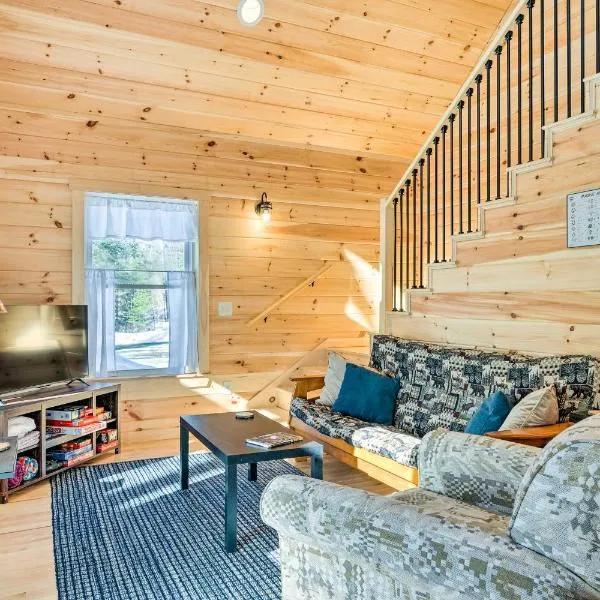 Maine Cabin Rental on Rangeley Lake!, hotel em Rangeley