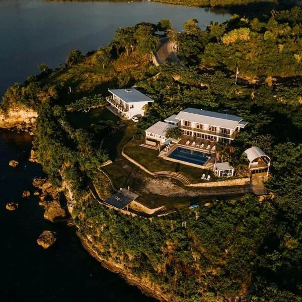 Exclusive Cliff House with Pool and Beach Access, hotel v destinaci Dumanjug
