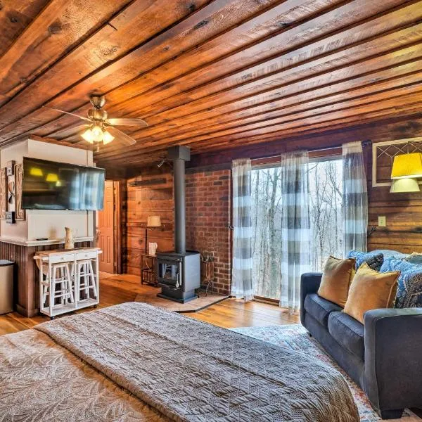 Cozy Tennessee Cabin Rental - 1 Mi to Lake, hotel v destinaci Frogue