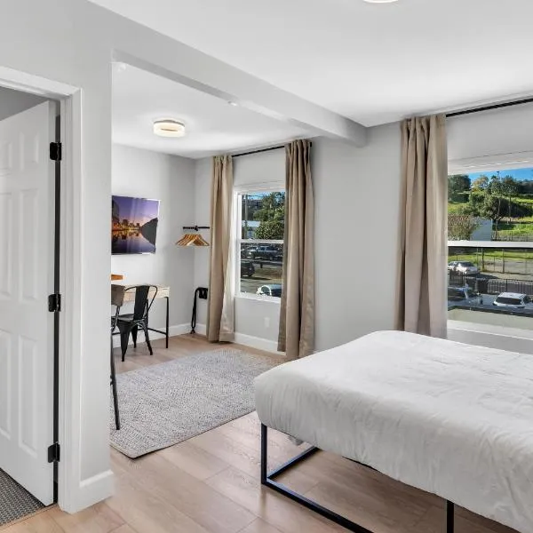 Vista Vacation Downtown Walkable Modern Escape, hotel en Vista