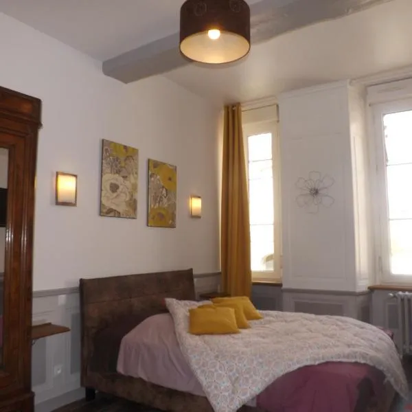 Chambre d'hôtes LARIBOISIERE: Fougères şehrinde bir otel