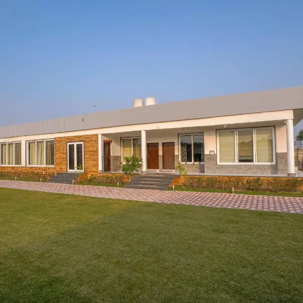 Luxury Farmhouse Stay, Pure Vegetarian- Santushti Farm, NCR, hotel di Tibri