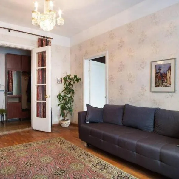 City Center Huge 3-Bedroom Apartment، فندق في تالين