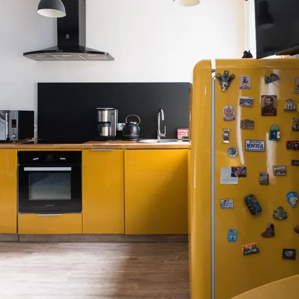 Charming one-of-a-kind apartment., hotel en Saint-Ouen