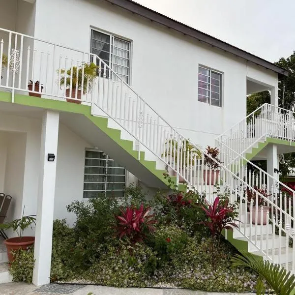 Gorgeous 2-Bed Apt Sleeps 3 in St Johns, hotel in Belmont