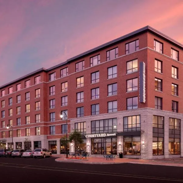 Courtyard by Marriott Portland Downtown/Waterfront, хотел в Портланд