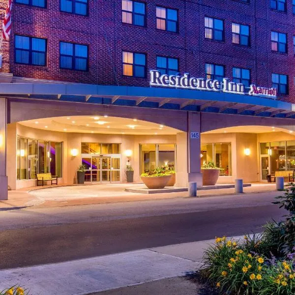 Residence Inn Portland Downtown Waterfront, хотел в Портланд