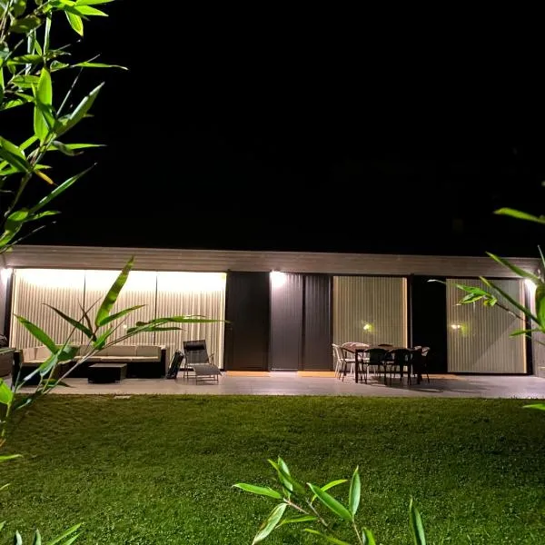 La Casa de Hierba - Casa de campo de diseño con jardín y wifi cerca de las playas de Llanes, готель у місті Льянес